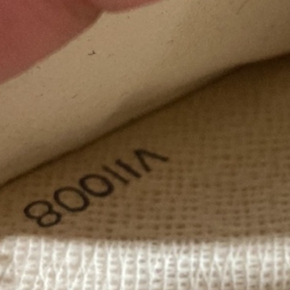 Louis Vuitton Axur zippy wallet luxury item - Picture 8 of 10